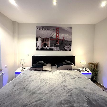 Ferienwohnungen Arp "2D" Mit Terrasse Und Parkplatz Itzehoe Exterior foto